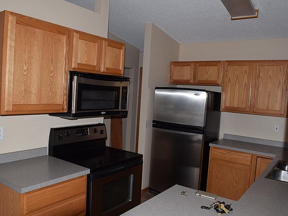 2nd image of 957 41st Ave W