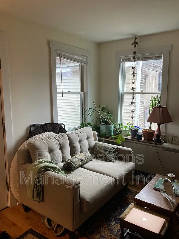 2 bed, 1.0 bath, 750 sqft, $2,100 — Photo 2
