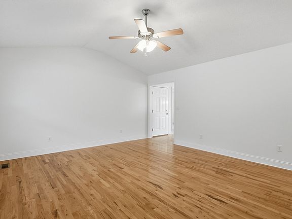 5th image of 909 Indian Springs Rd