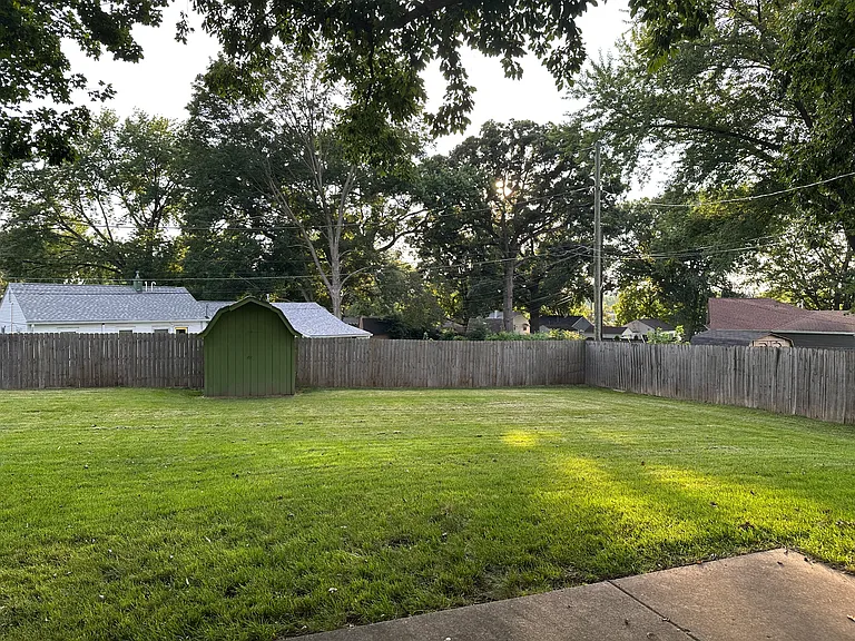 1040 Tulip Ln — Photo 20