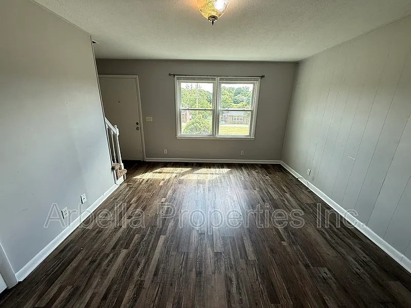 2 bed, 1.5 bath, 877 sqft, $975 — Photo 3