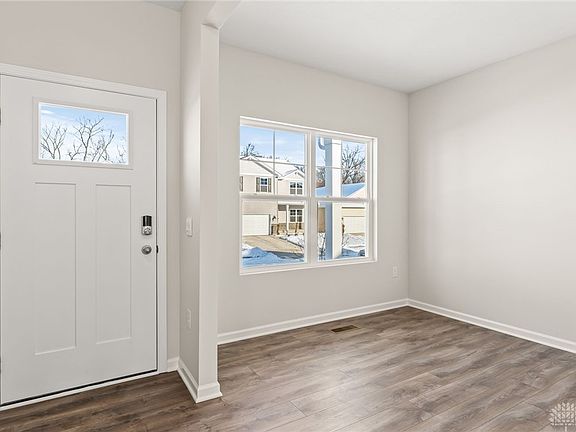5th image of 71 Great Horned Dr