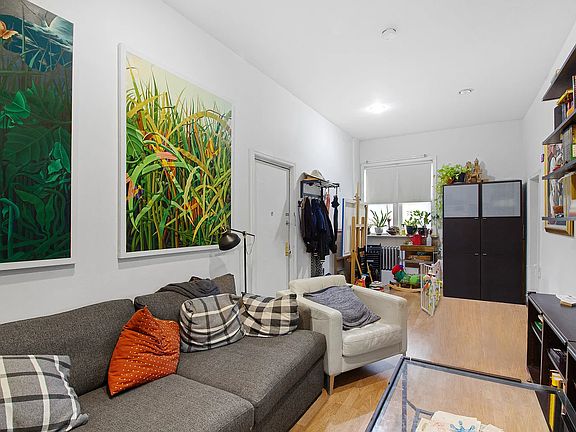 4th image of 181 Montrose Ave #1