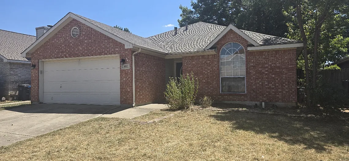 3 bed, 1302 sqft, $2,150 — Photo 1