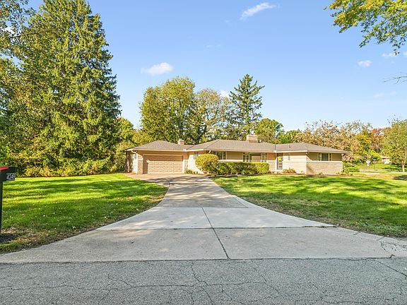 3rd image of 4249 Edgehill Dr