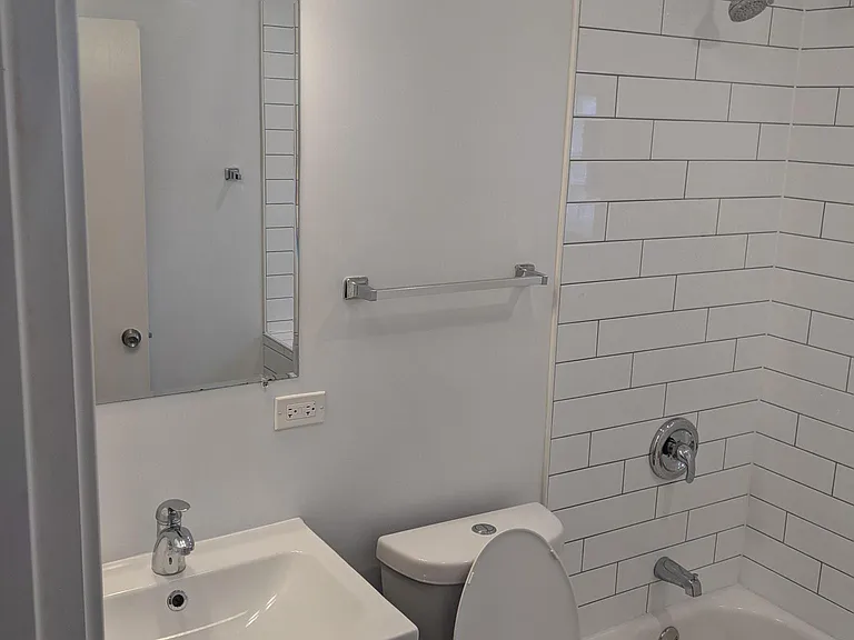 1911 W Estes Ave #1 — Photo 13
