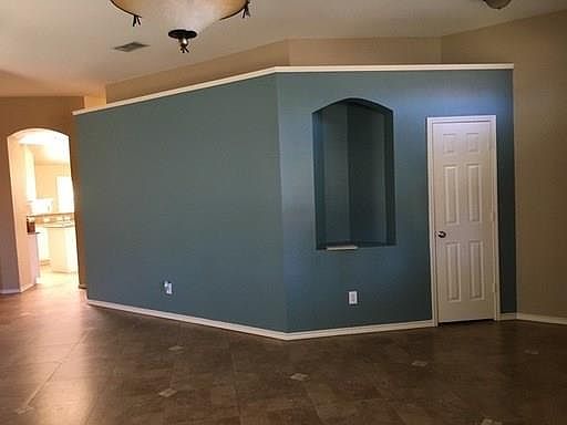 4th image of 10011 White Ln