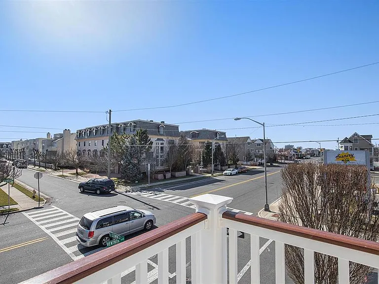 7611 Ventnor Ave — Photo 31