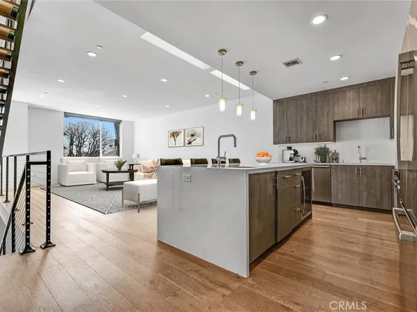 6583 W Manchester Ave, Los Angeles, CA 90045