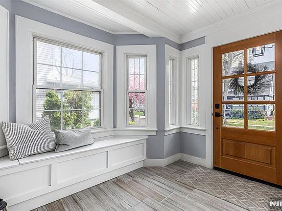 4th image of 36 Hasbrouck Pl