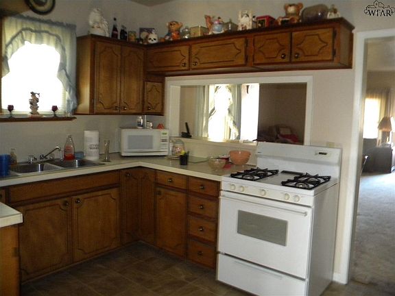 5th image of 412 E 5th St