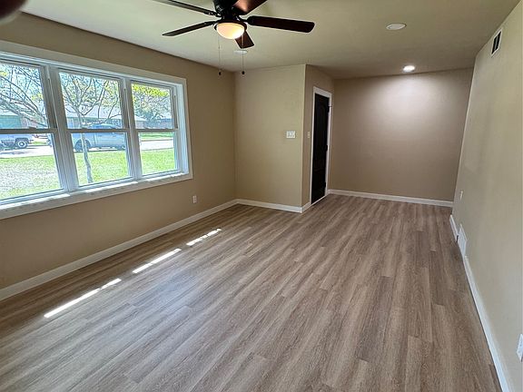 4th image of 5916 Walla Ave