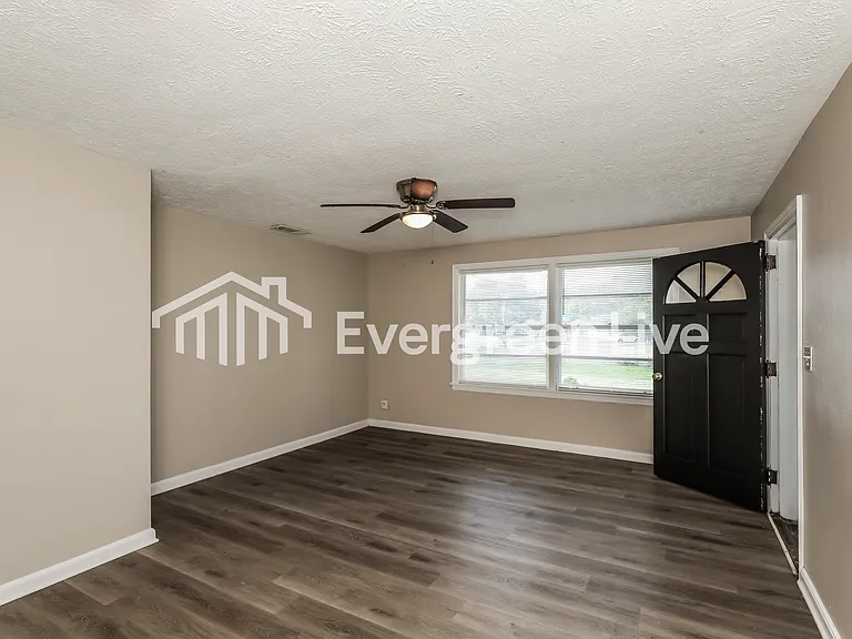 8258 Lexington Dr — Photo 9