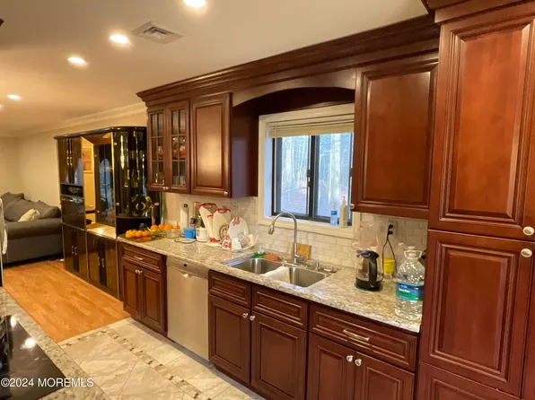 124 Amberly Drive #B, Manalapan, NJ 07726