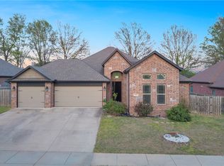 709 SE Eaton St, Bentonville, AR 72712