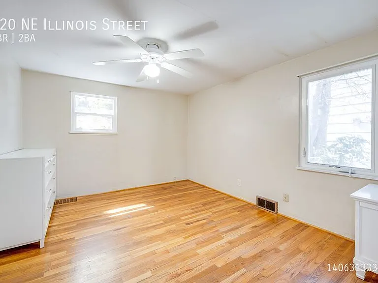 720 NE Illinois St — Photo 11