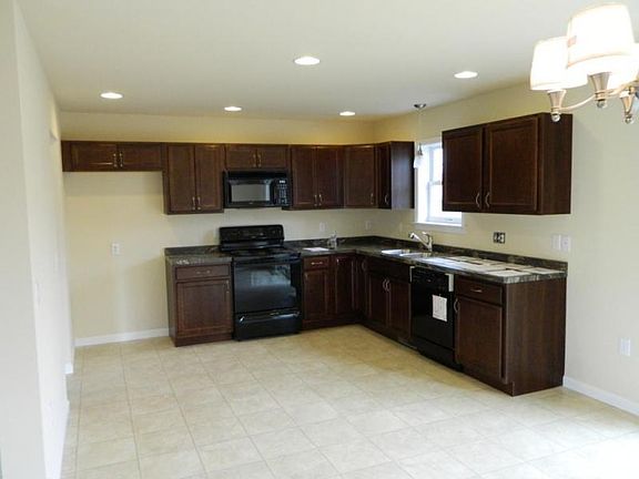 3rd image of 8 Oldfield Ave #L-0025