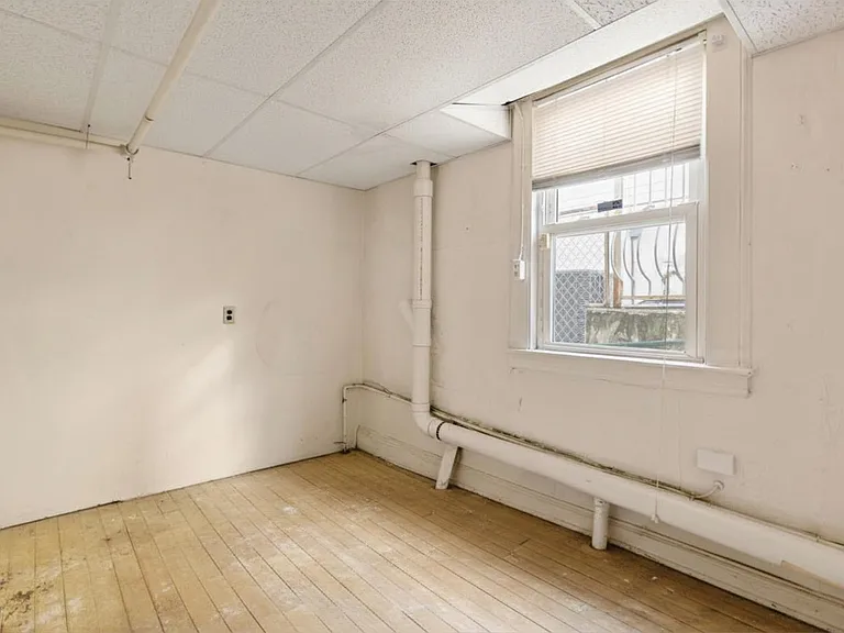 520 Schuyler Ave #1 — Photo 4