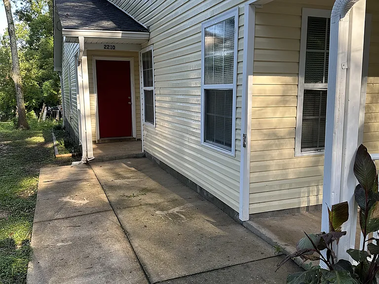 2210 Keith St — Photo 2