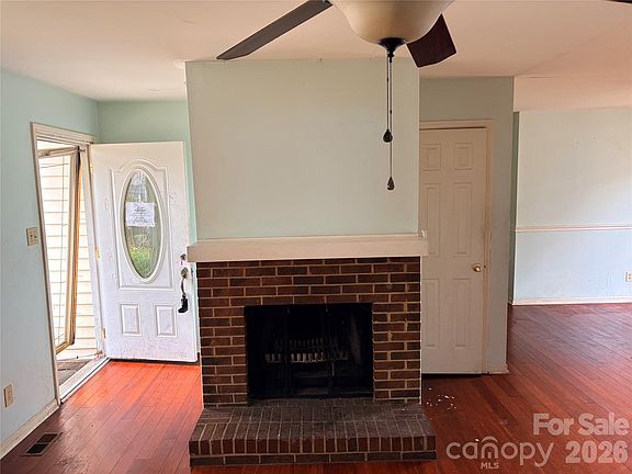 2nd image of 875 Rolling Green Dr