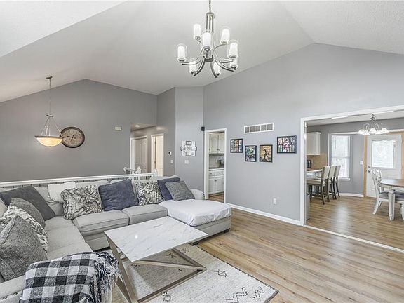 4th image of 8724 N Robinhood Ave