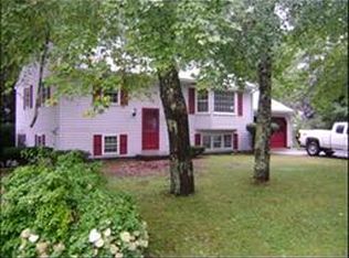 8 Sylvan Cir, Kennebunk, ME 04043