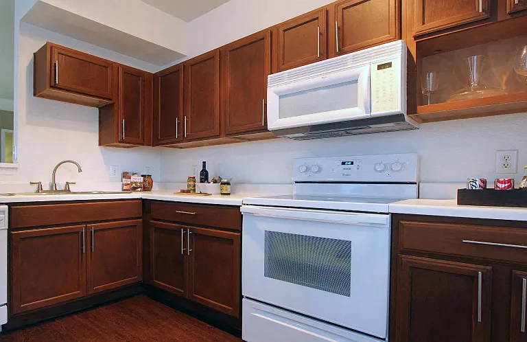 Village on the Parkway Apartments — Photo 38