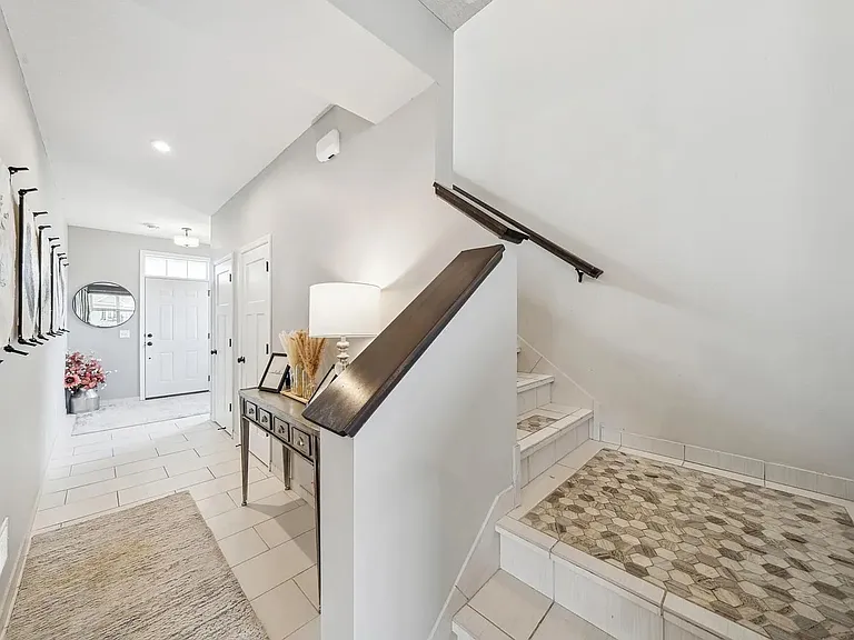 1859 Hinsdale Cir — Photo 9