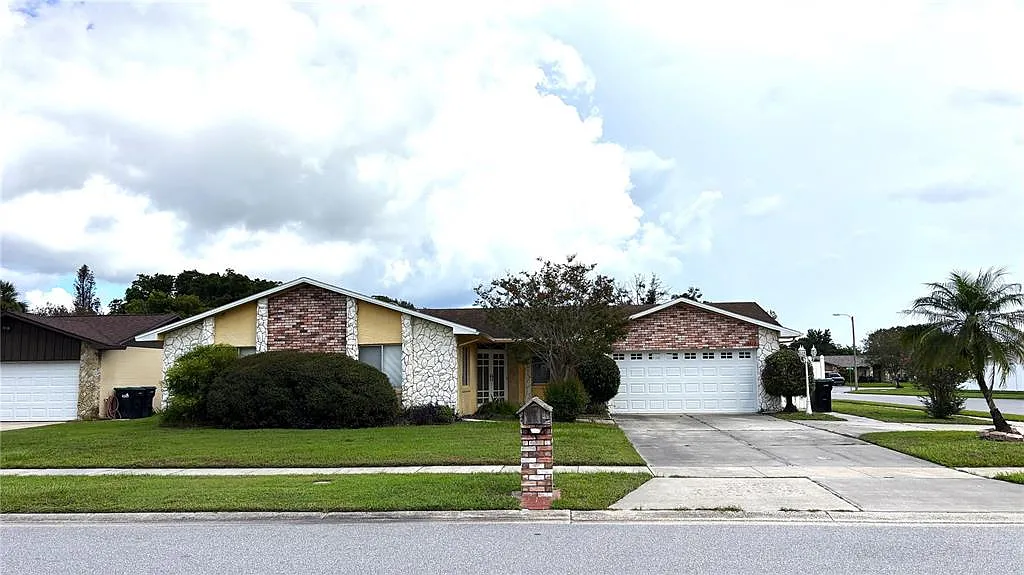 3 bed, 3.0 bath, 1384 sqft, $2,395 — Photo 1