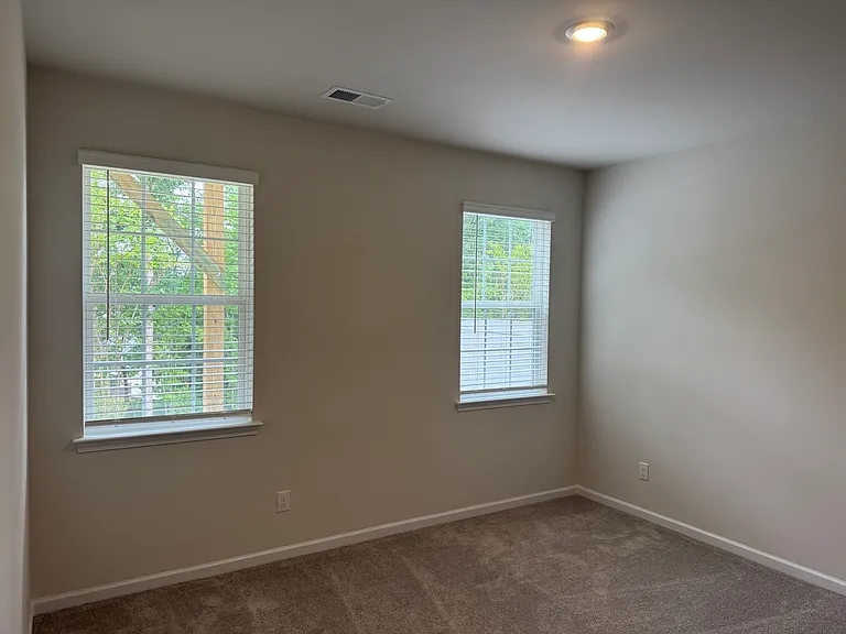 1203 Mary Jane Ave — Photo 5