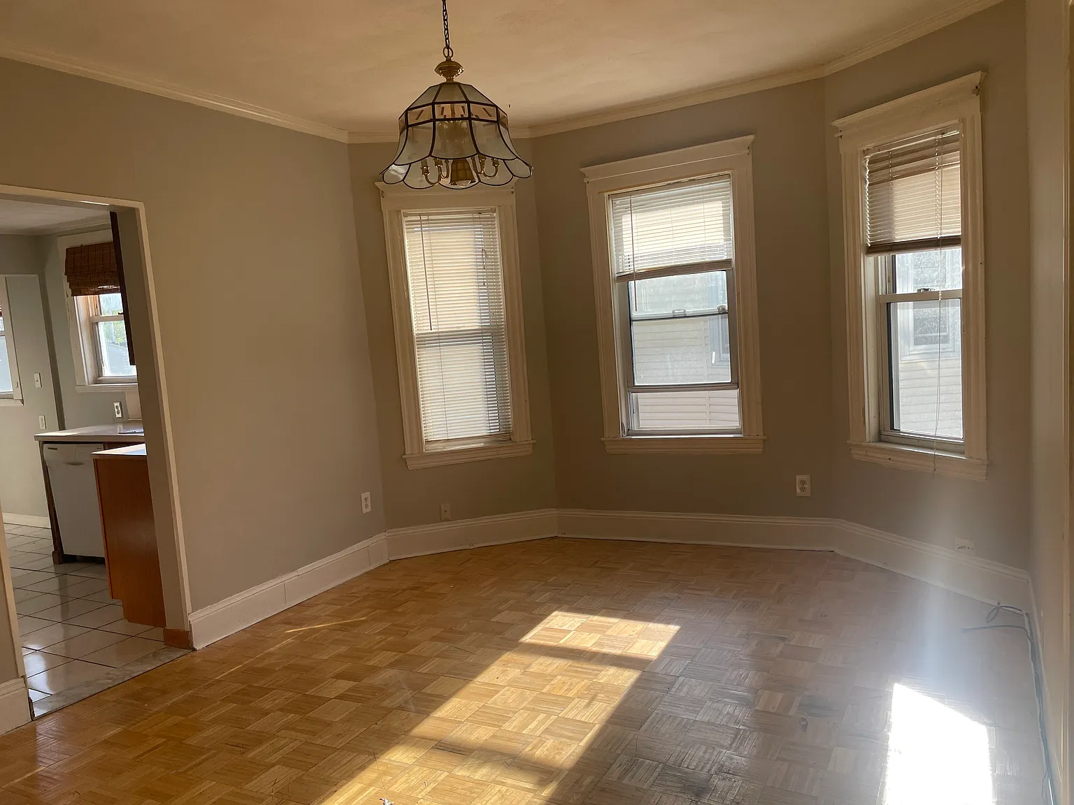 5 bed, 1800 sqft, $4,200 — Photo 2