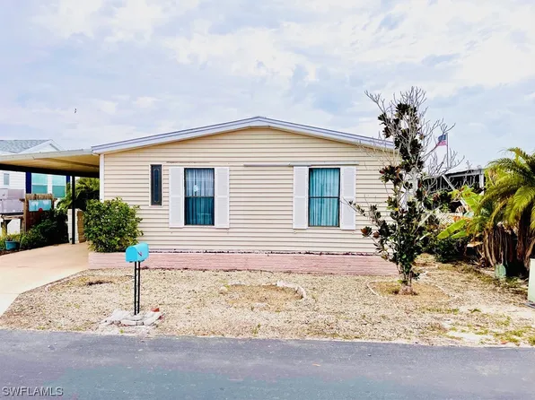 3004 Harpoon Ln, Saint James City, FL 33956