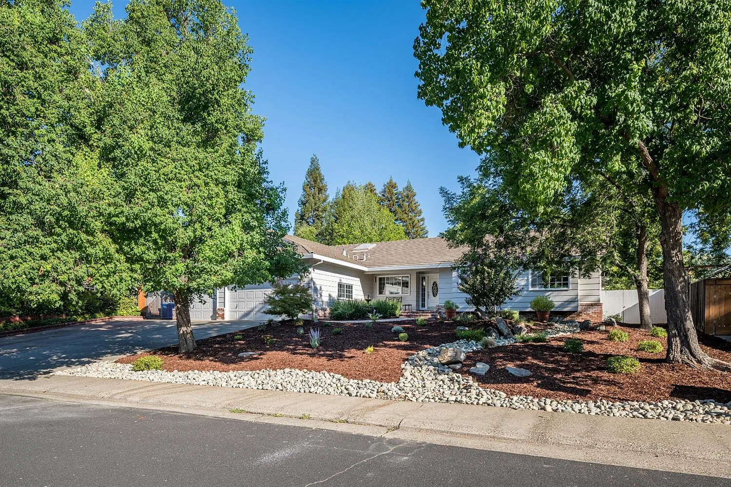 237 Randall Dr photo 1