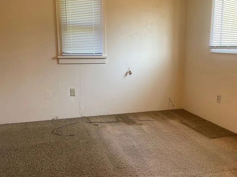 1229 Maple St — Photo 8