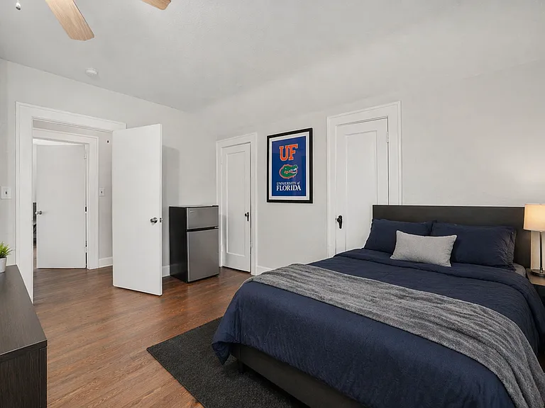 949 SW 13th St — Photo 13