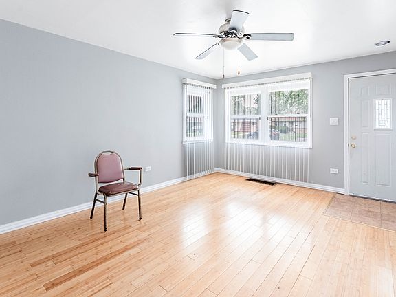 5th image of 14732 Dorchester Ave