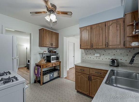 5th image of 26W229 Grand Ave