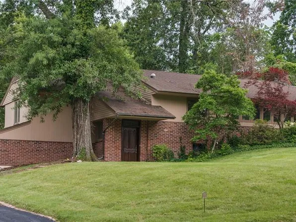 14 Tealwood Dr, Saint Louis, MO 63141