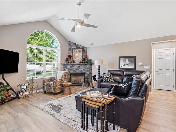 4th image of 3305 SE Glenstone Dr Unit 253