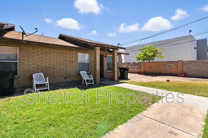 2 bed, 1.0 bath, 825 sqft, $1,249 — Photo 2