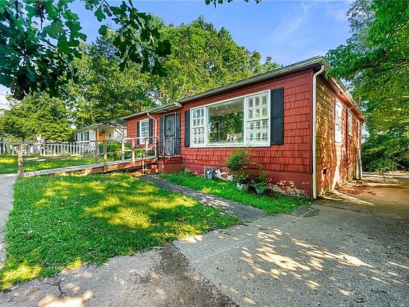 3rd image of 1851 Penelope Rd NW