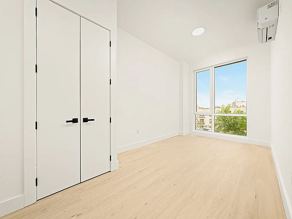 4th image of 733 Lincoln Pl #3506