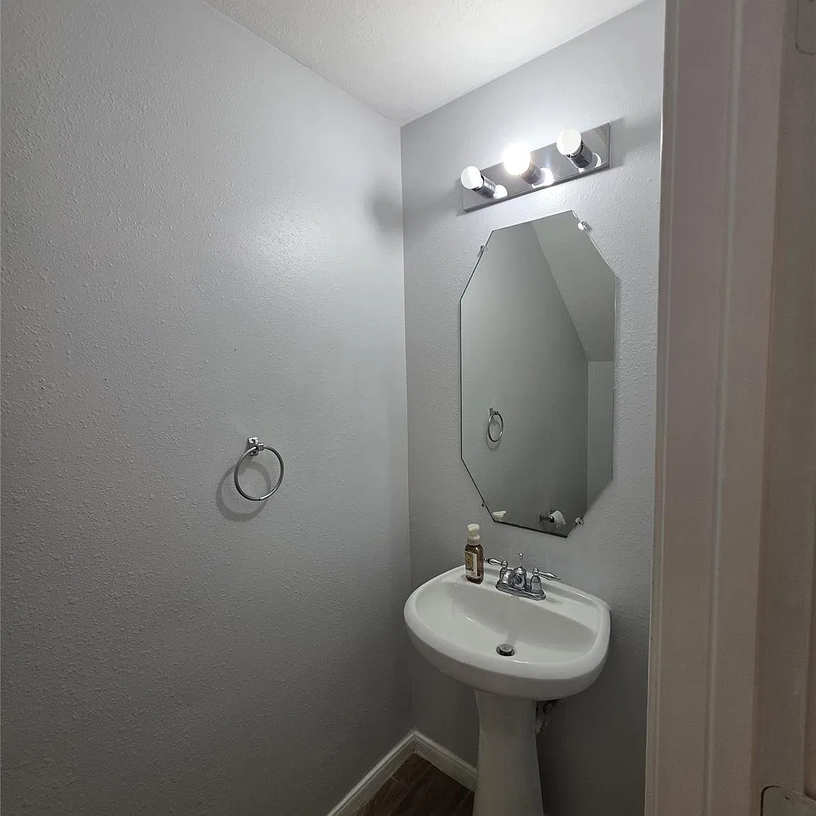 3 bed, 2.5 bath, 2120 sqft, $1,800 — Photo 4