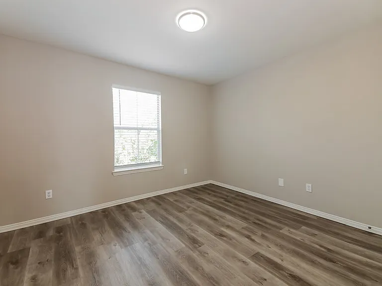 1820 Plymouth Dr — Photo 14