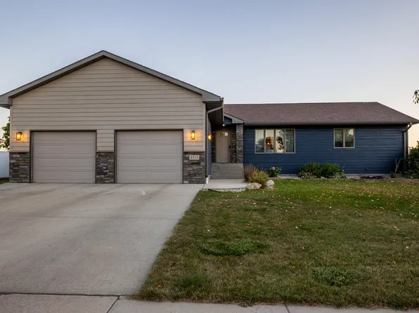 1513 Kemper Ave, Mitchell, SD 57301