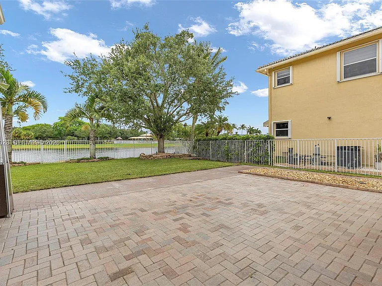 950 Marina Dr — Photo 41