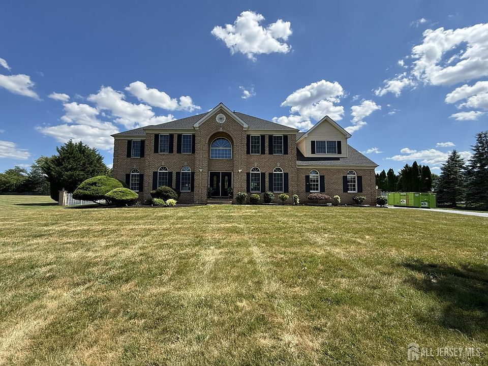 1st image of 28 Renk Farm Dr