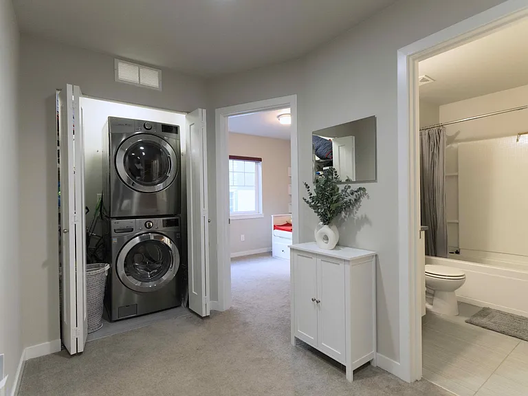 2728 S Andover St — Photo 10