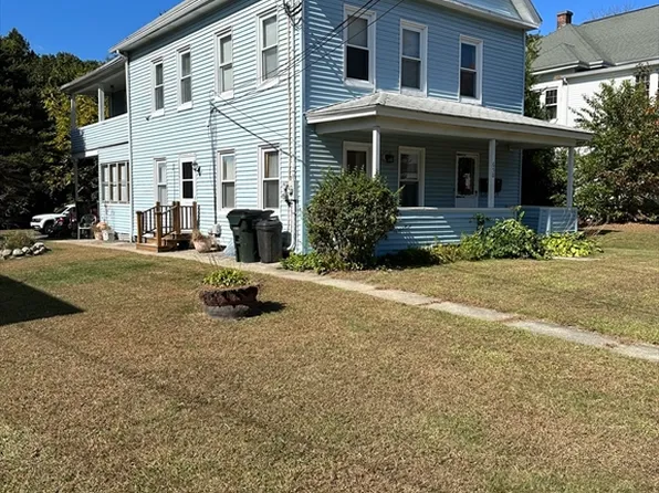 658 School St, Webster, MA 01570