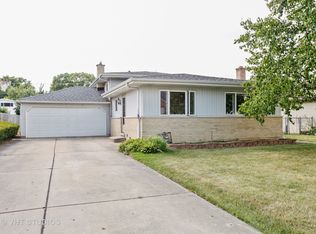 674 N Willow Rd, Elmhurst, IL 60126